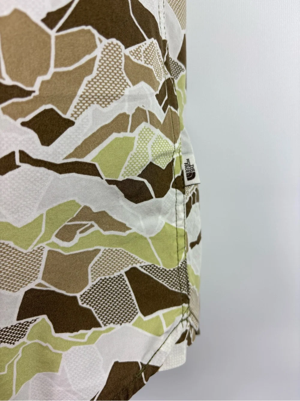 The North Face Short Sleeve Baytrail Mountain Geometric Camo Shirt Men Sz Large